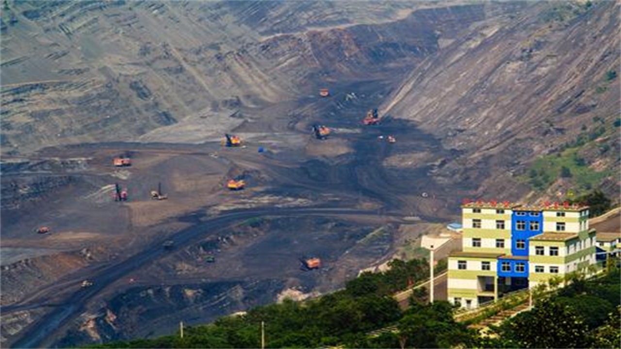 亚洲最大露天煤矿,亚洲最大的露天煤矿年产多少吨煤