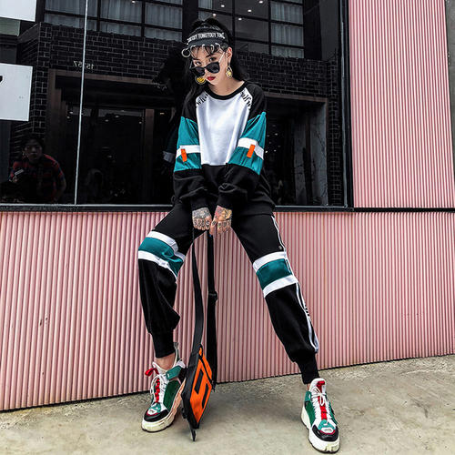 嘻哈风格拽酷时髦,休闲穿搭玩转飒爽风尚,品位很高级