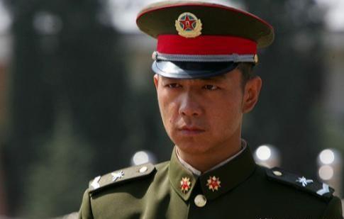 小说士兵突击伍六一最后的结局,士兵突击中伍六一和史今结局如何