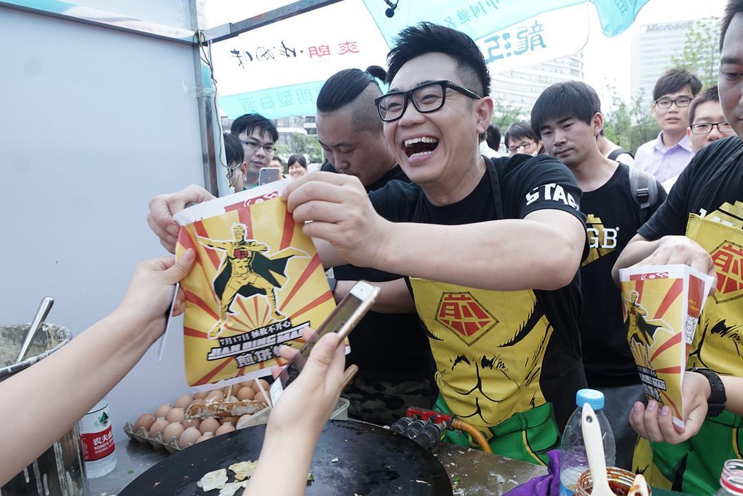 大鹏屌丝男士是真的好看,大鹏屌丝男士放到现在是什么水平