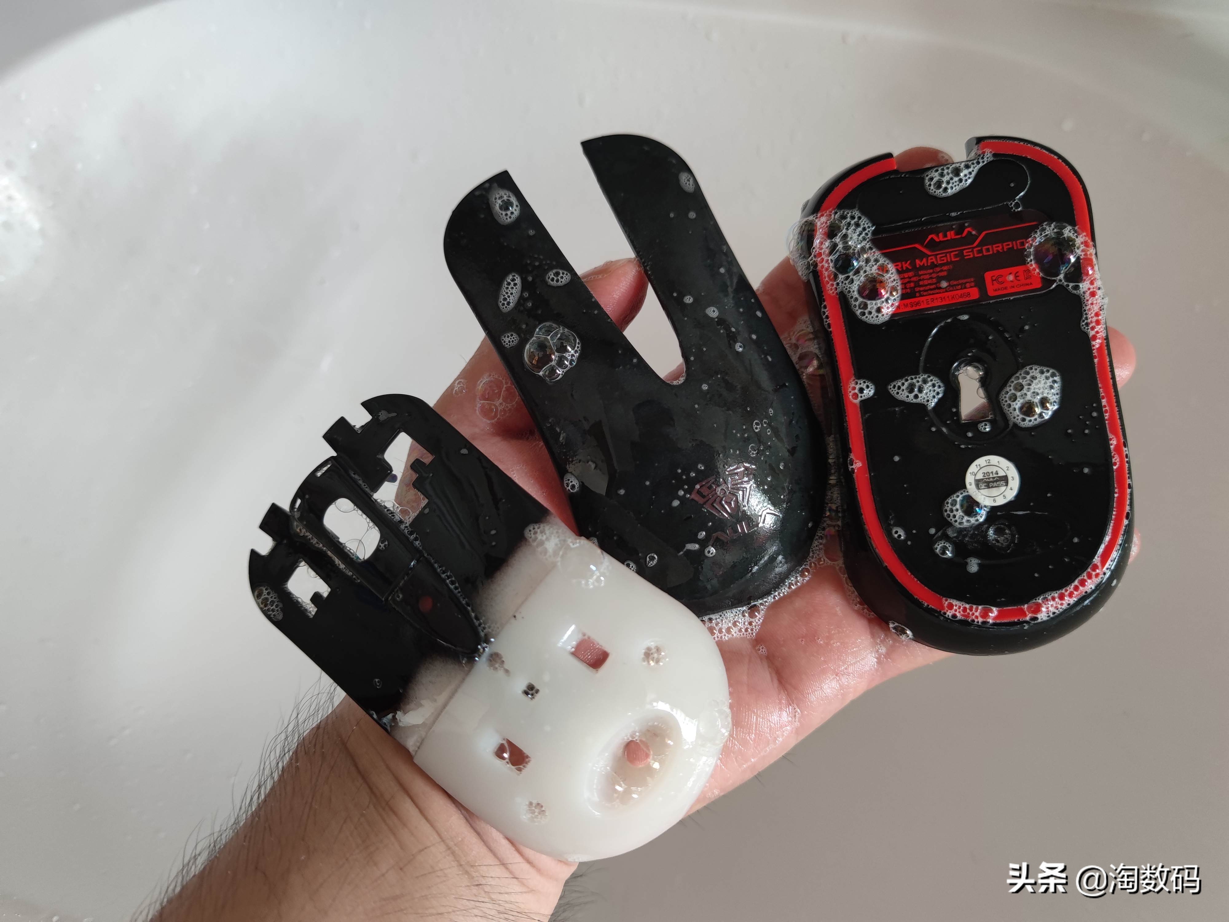 ¥9.9原封库存洋垃圾:AULA暗黑魔羯游戏鼠标开箱+拆解+除胶晒单