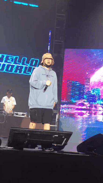 PGone素颜现身全面复出，人气火爆胜当年，经历风雨后变暖男