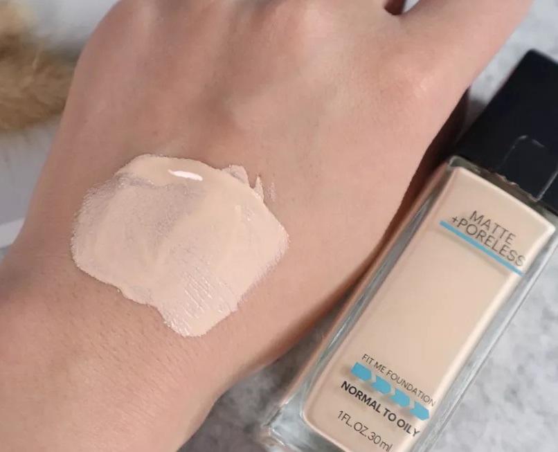 油性皮肤怎么用粉底液不脱妆,油性皮肤用什么粉底液持久不脱妆