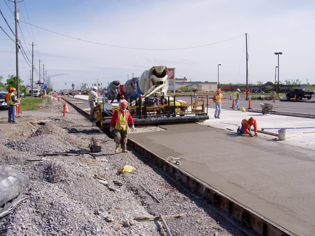 二建沥青面层雨季施工措施,道路工程面层施工