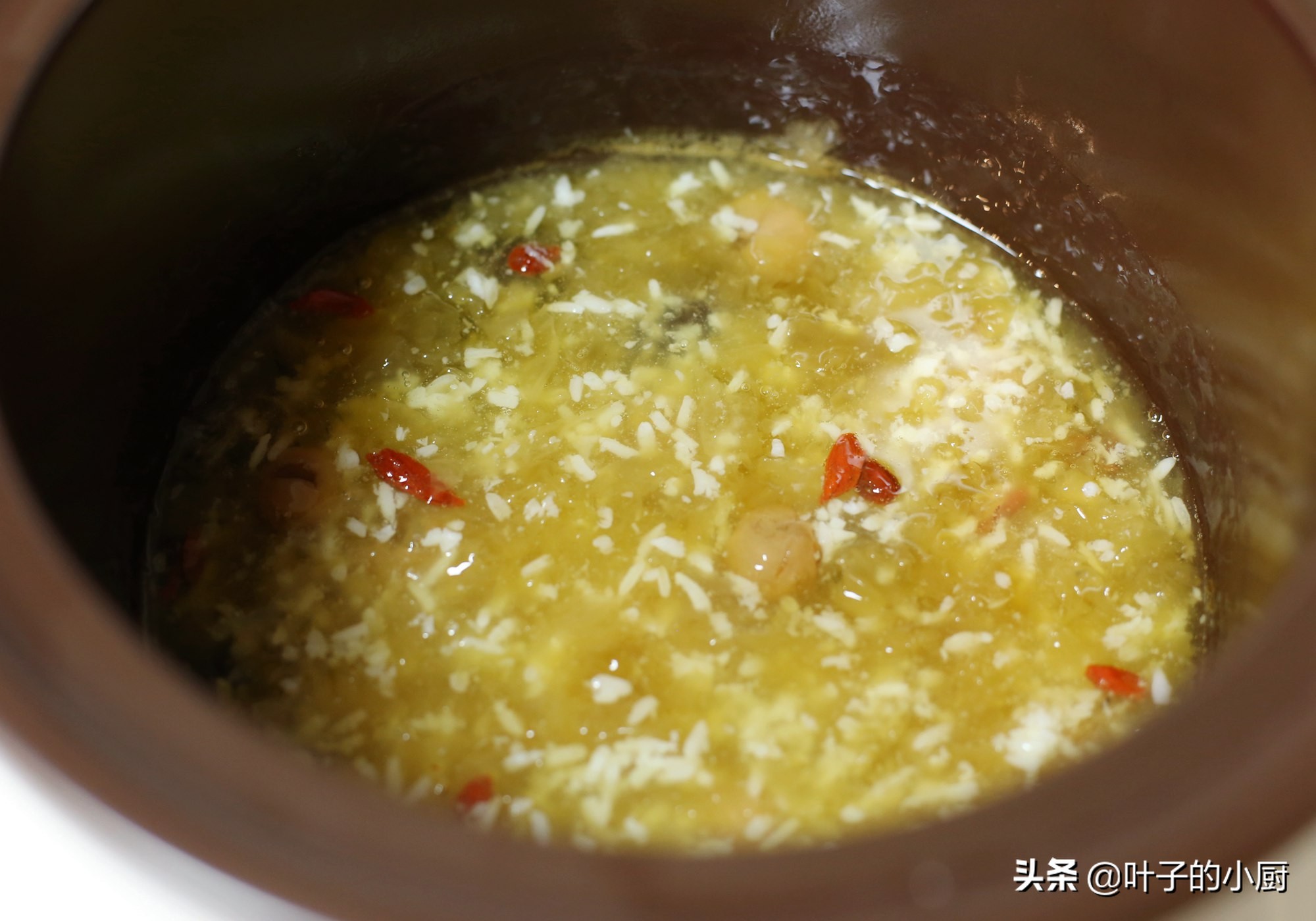 高压锅炖银耳汤要多久才有胶质,红枣枸杞桂圆银耳汤怎样煮出胶质