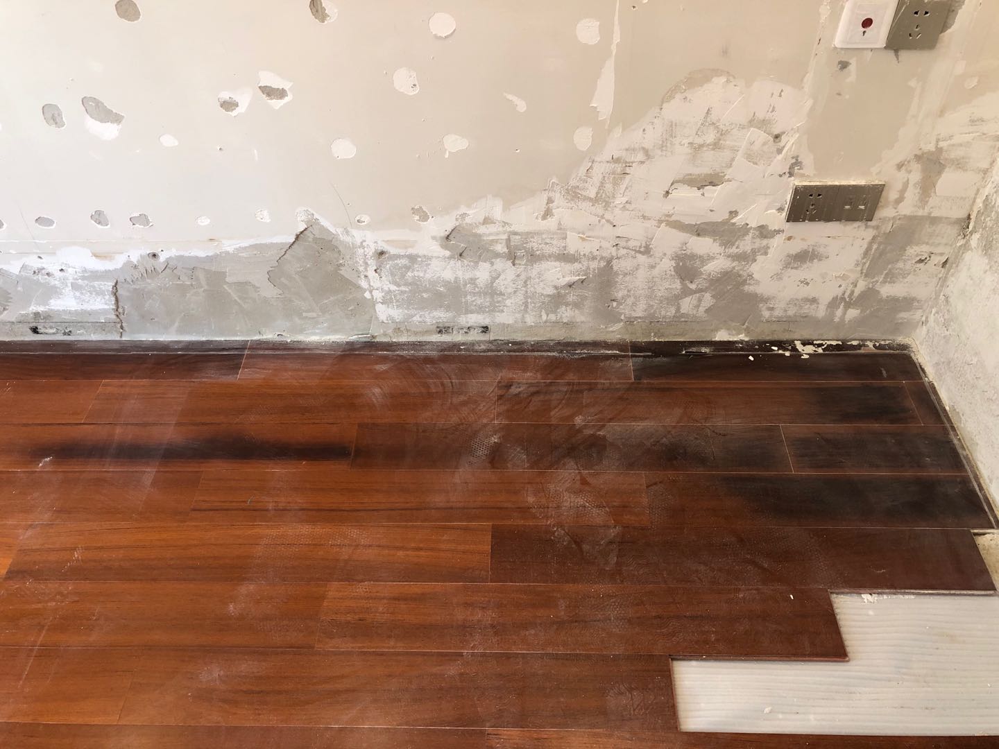 武汉小区房屋漏水,最近武汉房屋漏水小区