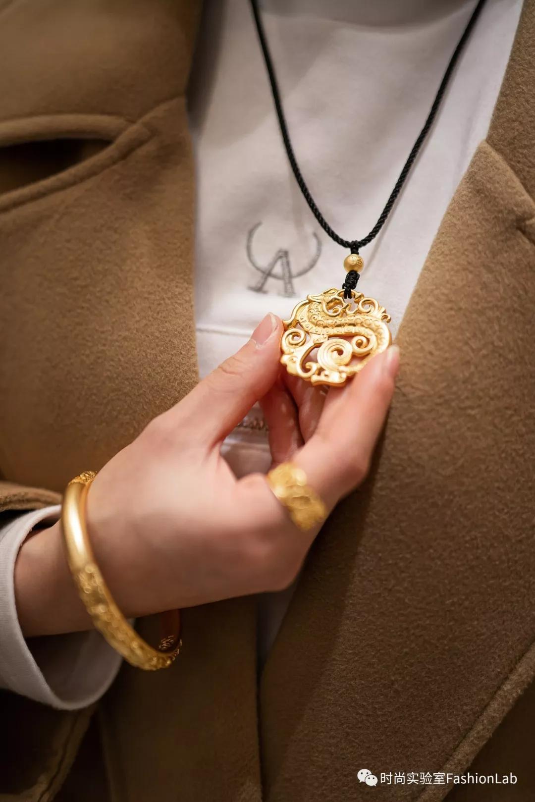 送对年终礼物是当代青年的社交核*器武**