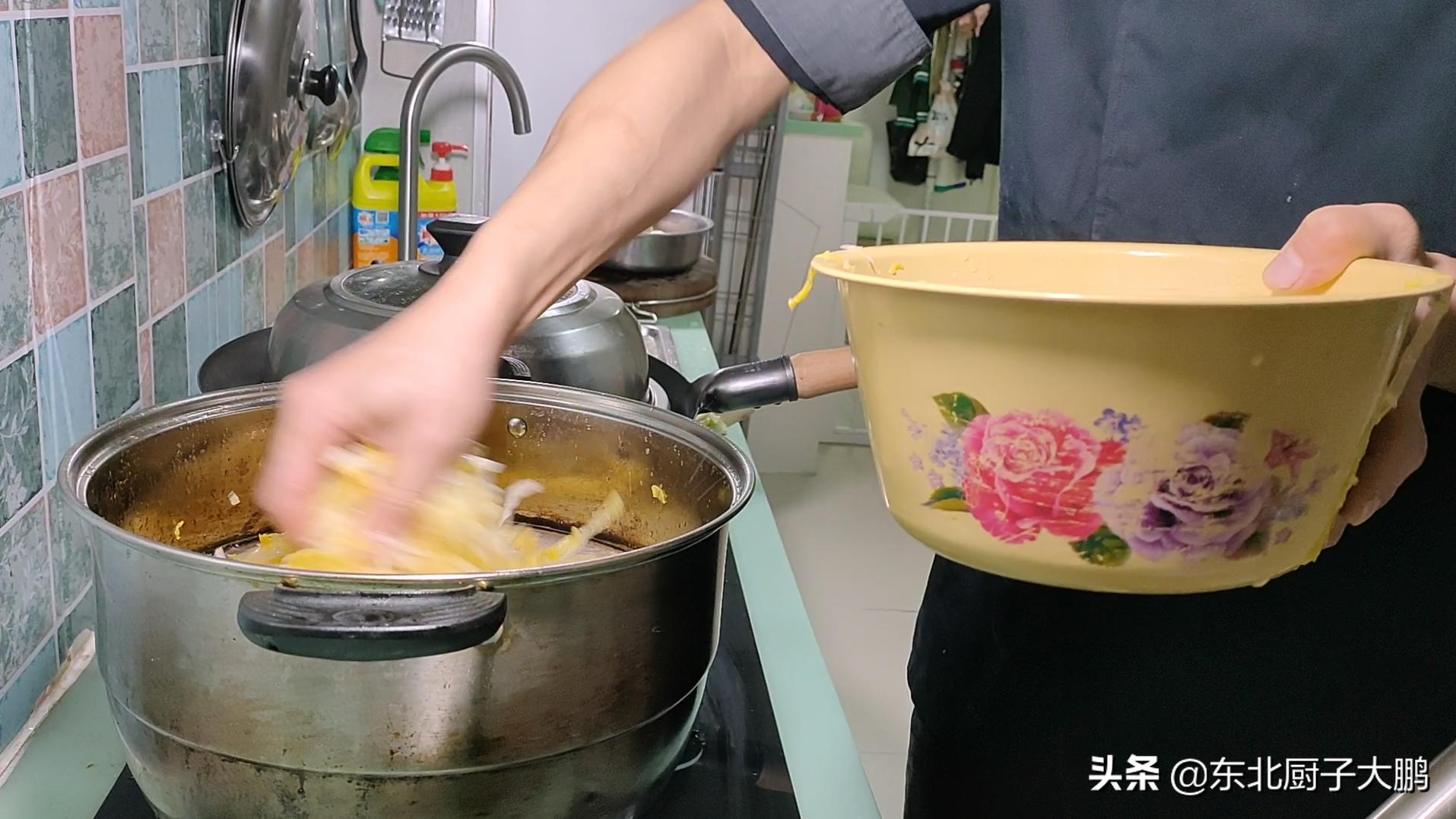 农村大锅杀猪烩菜,东北杀猪烩菜