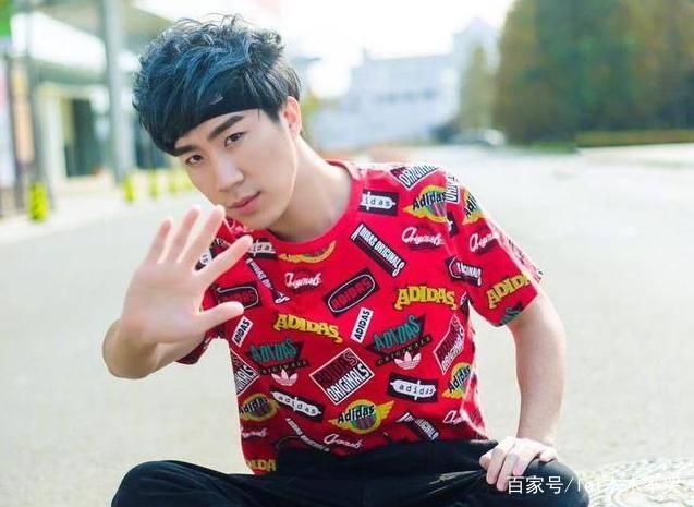 *牙虎**骚男被网友石锤直播内容,“弟弟”真面目曝光竟是路人打手?