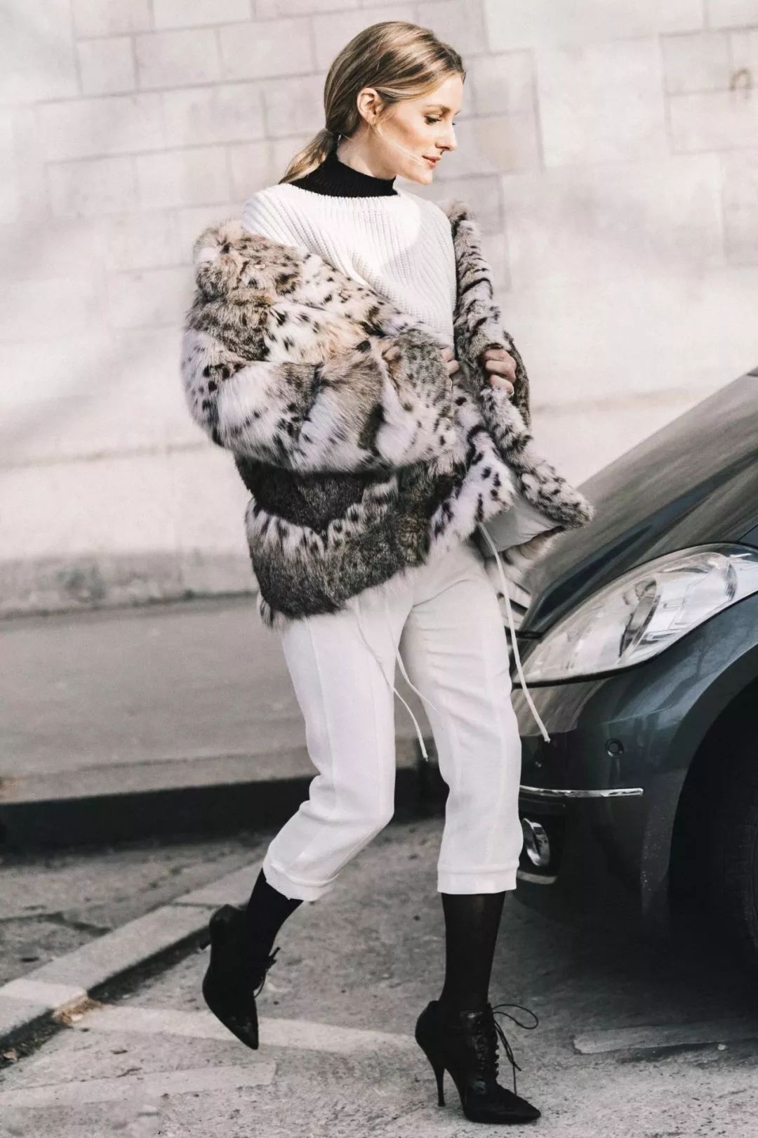 卫衣里的打底衫叠穿推荐,连帽卫衣与圆领毛衣的基础感穿搭