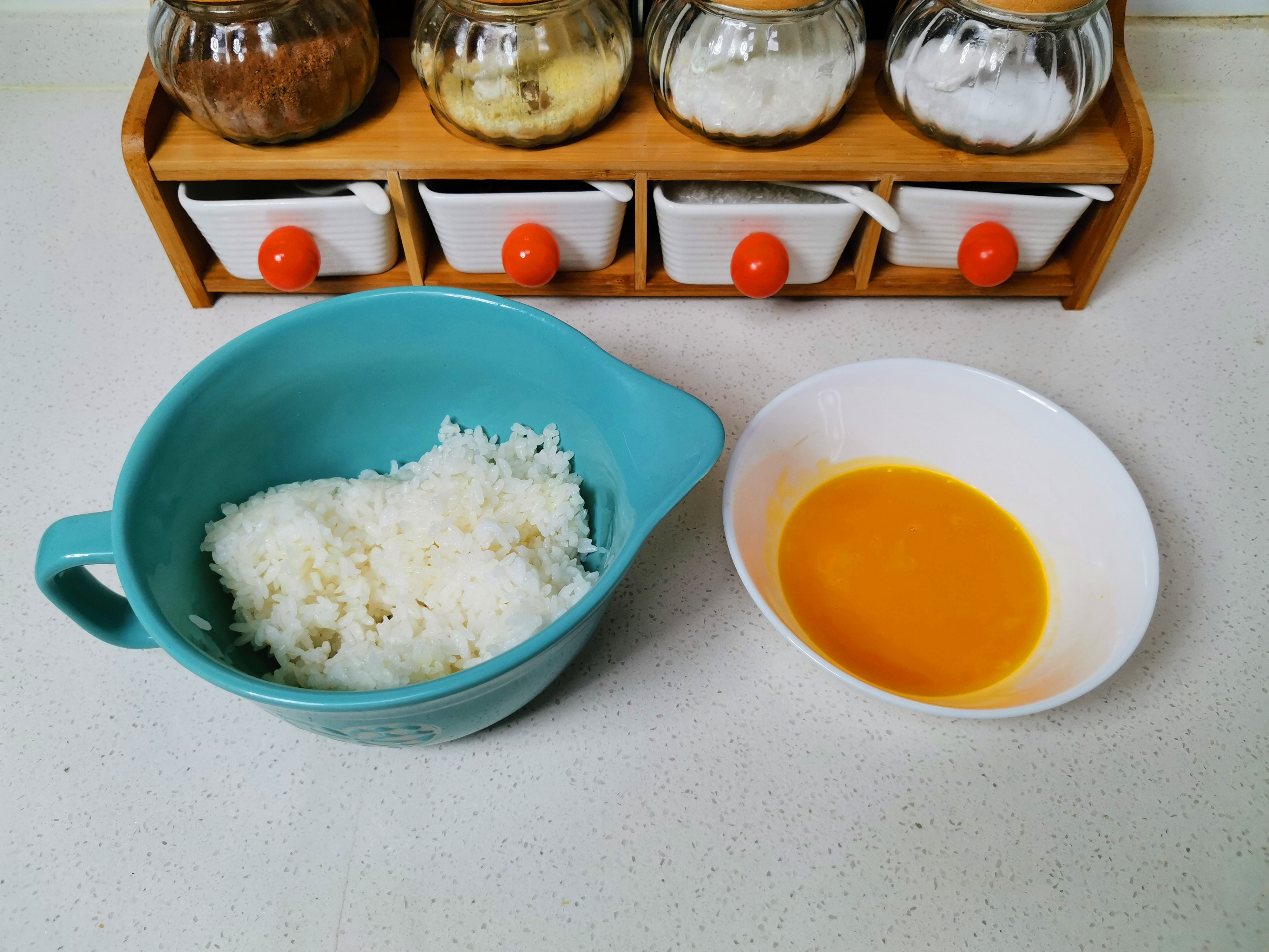 为啥蛋炒饭做得这么粘,为什么做蛋炒饭总是粘锅