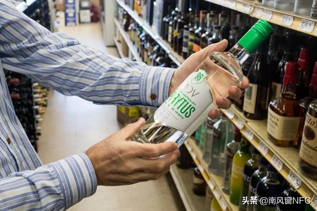 酒中渣男伏特加,俄罗斯男人喝酒伏特加