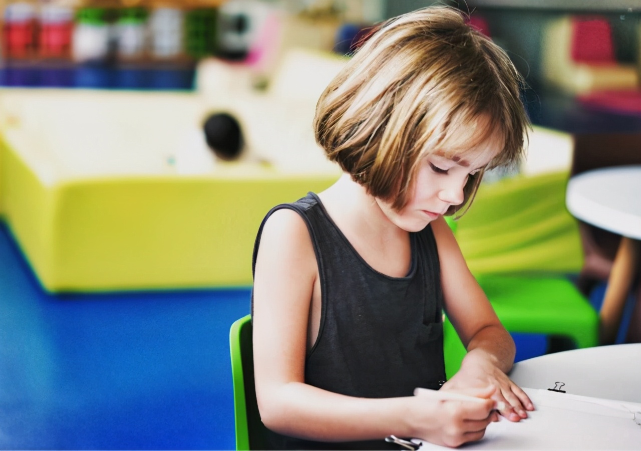 9岁孩子突然口吃结巴说不出话,2岁多孩子突然有点结巴