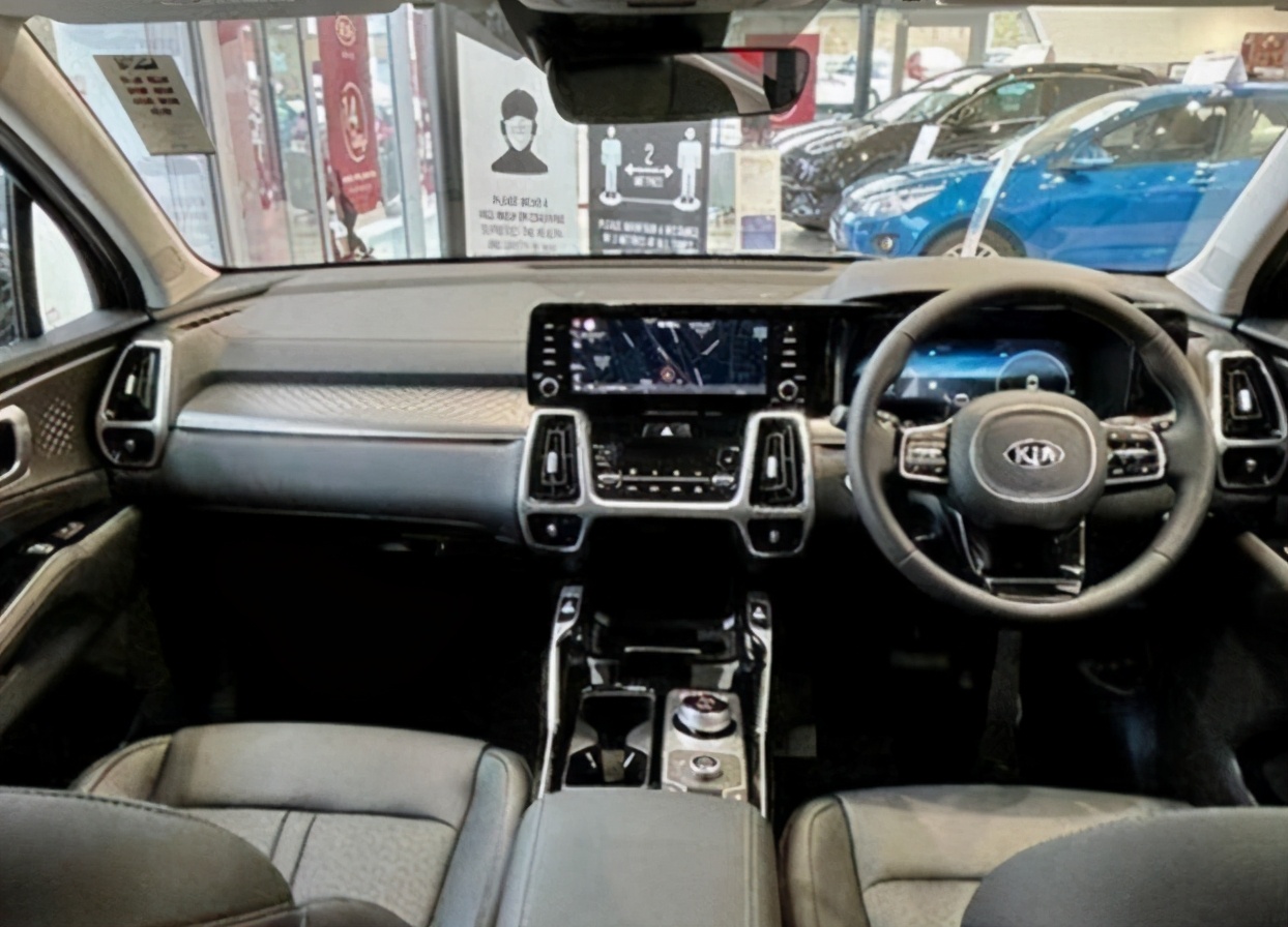 韩系“大七座”索兰托来袭，1.6T+四驱，空间媲美丰田汉兰达