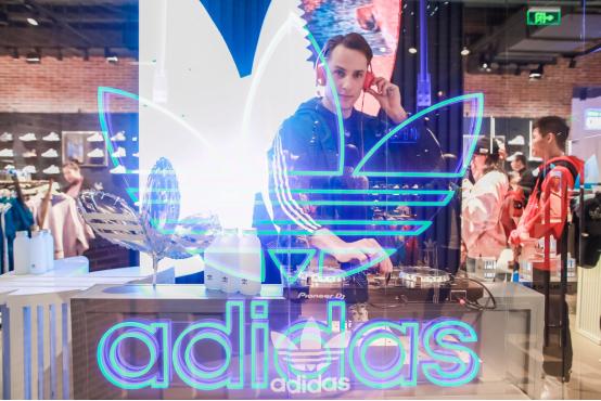 adidasOriginals阿迪达斯三叶草北京世贸天阶店隆重开幕