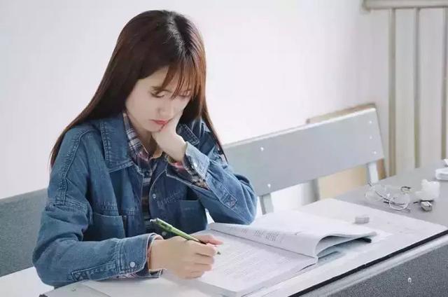 求职者缺乏自信，让修改简历成了火爆生意