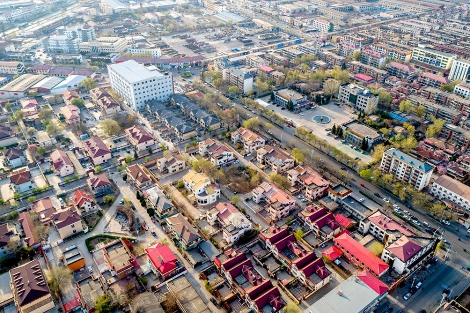 90年代的传奇人物，从村书记到“土皇帝”，坐拥16辆进口奔驰