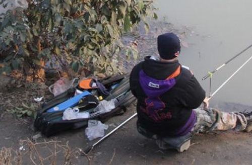 鲤鱼打挺尾巴一直动,鲤鱼打挺快速起身