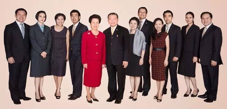 穷小子靠古董成亿万富翁,穷小子逆袭成为泰国豪门