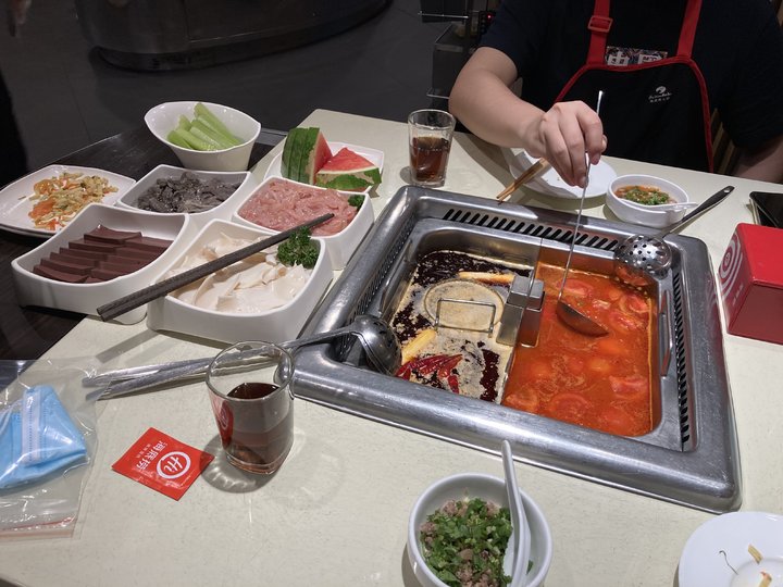 iphonese测评拆机,iphonese和iphone8对比外观