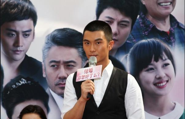 2013年“鳌拜”沈泰在咖啡厅暴打于正：为什么这么对我，你个变态