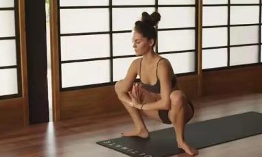 瑜伽亚洲蹲的正确方法,亚洲蹲有利于提臀吗