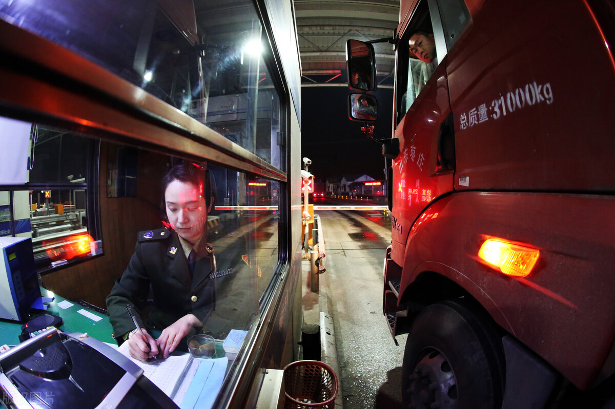 高速收费员真实收入,高速收费员的工作经历