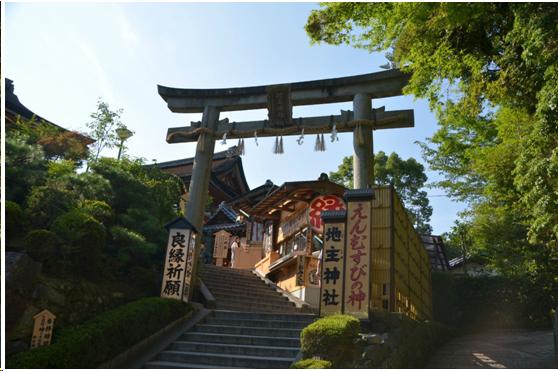 来到日本不能错过章鱼小丸子,去京都不可错过的和服体验