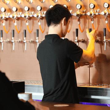 外国人喝中国精酿,外国人喝的真正的精酿