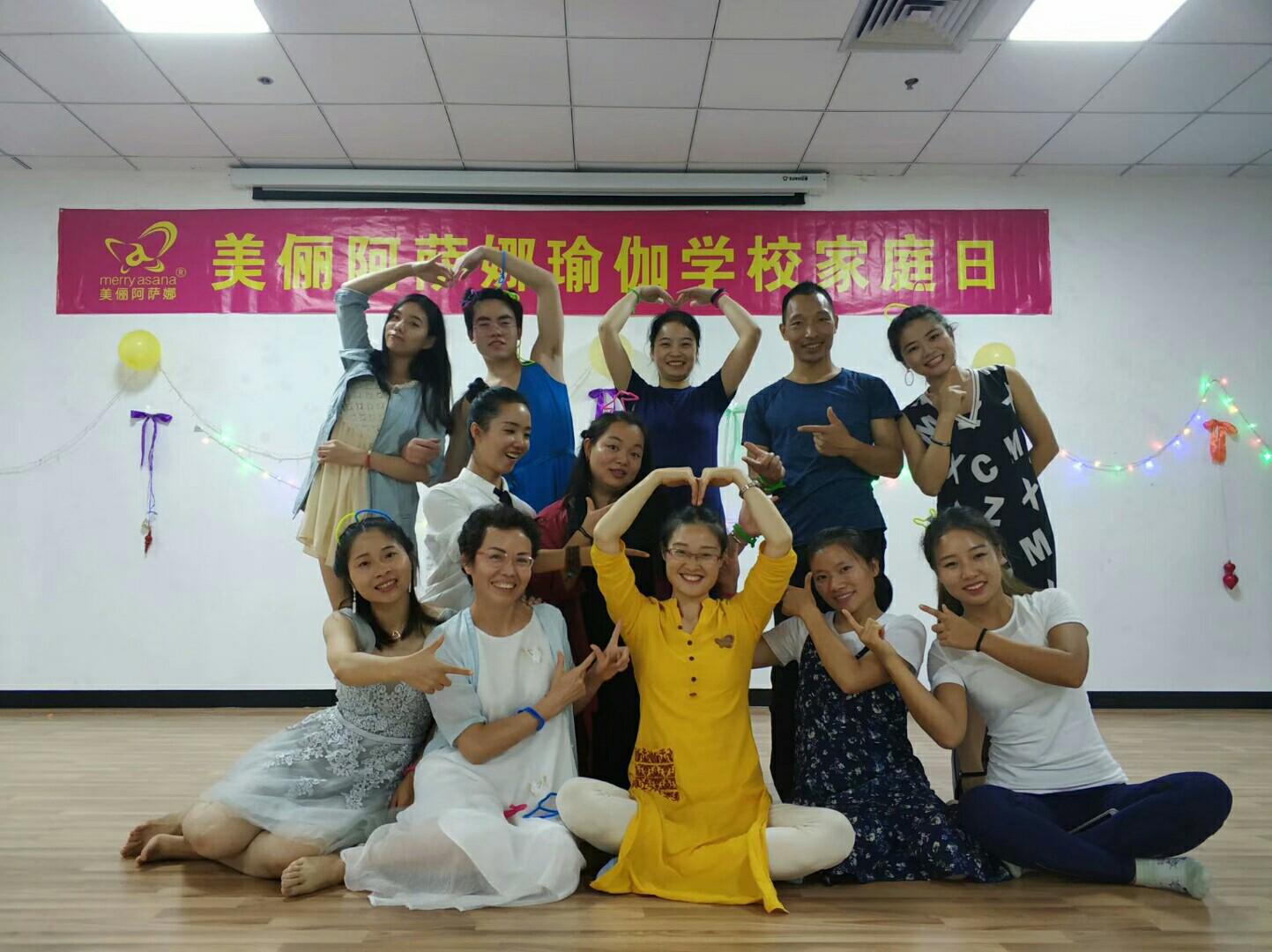 瑜伽毕业不是终点而是新的起点,毕业了希望在瑜伽的路上越走越远