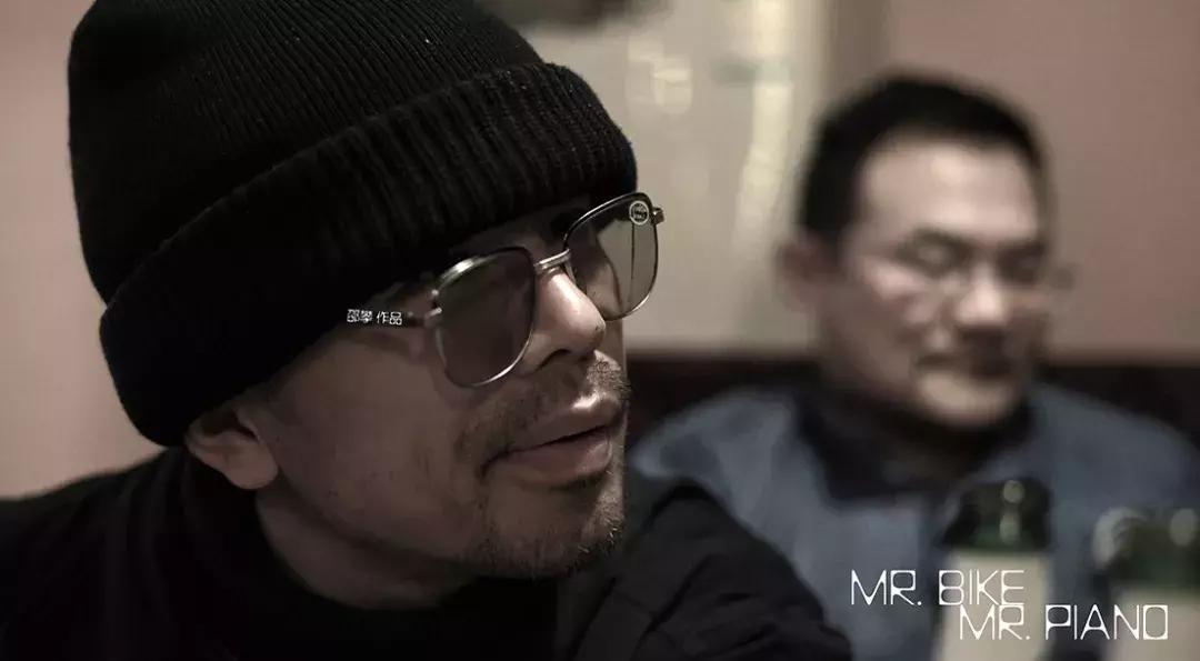 删*片毛**，讲荤段子，还不洗澡，但他教出的学生却能为刘德华写歌