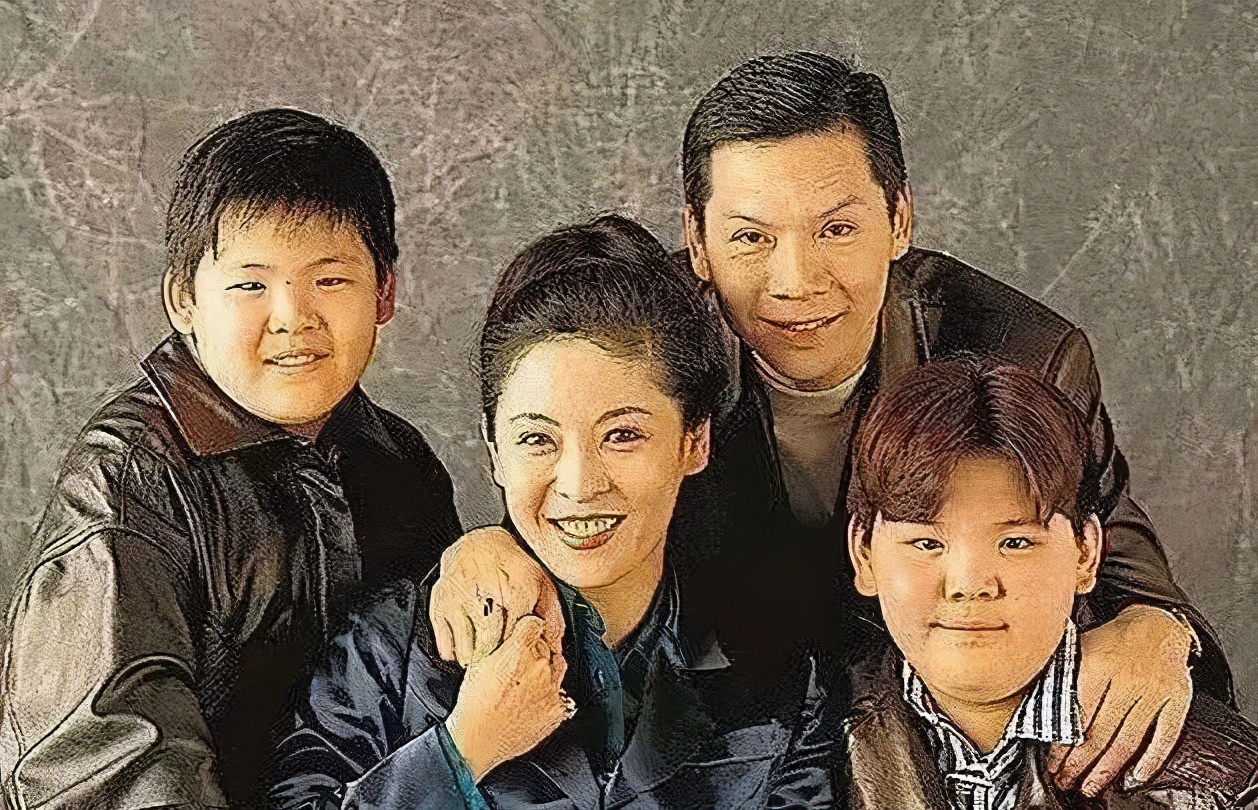 逼成龙下跪、掌掴曾志伟、封杀张柏芝？深扒向氏夫妇叱咤港圈史