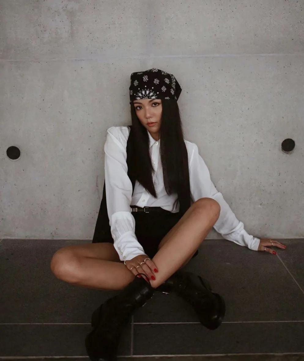 丝巾的100种系法,90x90方形丝巾的系法慢动作视频