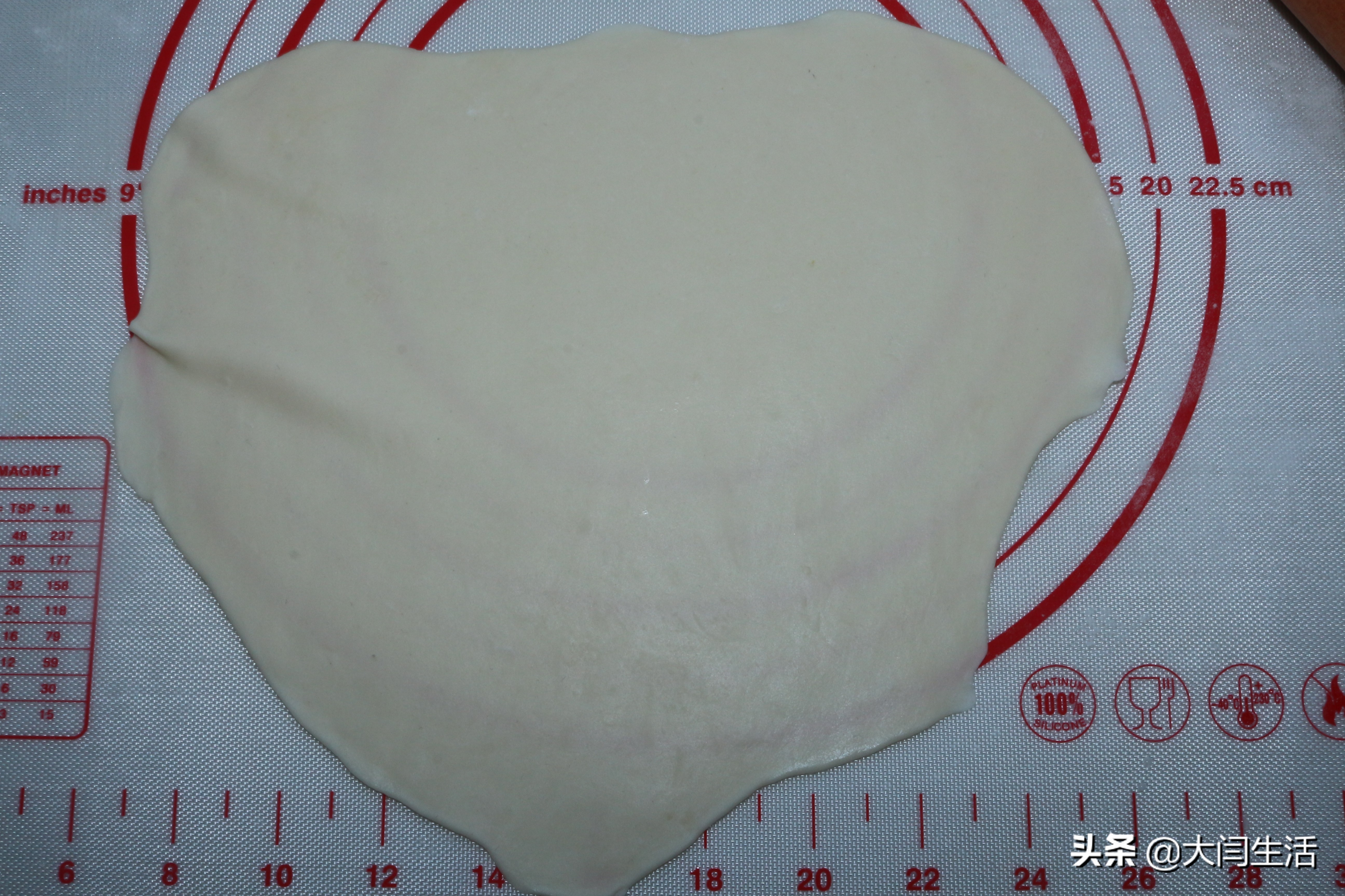 薄单饼卷菜用什么水和面,1碗面粉1碗水教你个独特的做法