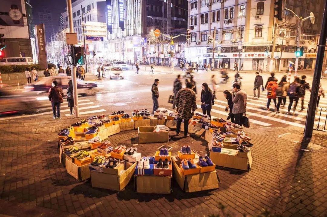 在研究数百个成功摆摊案例后,我们总结出了这几个摆摊秘籍