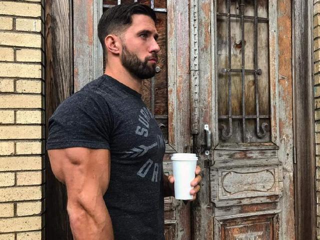 卧推,推举成绩上不去?可能是肱三头肌太弱了,6个动作帮你提升