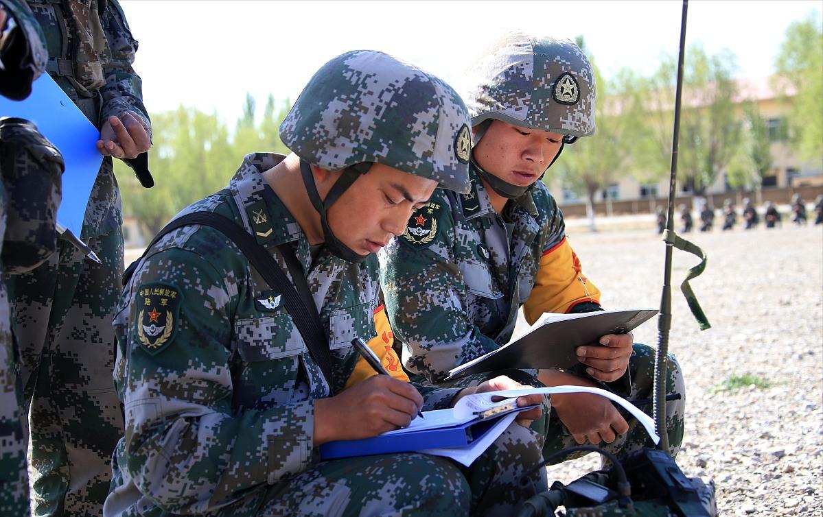 当兵想继续留在部队的条件,当兵满十二年能安置工作