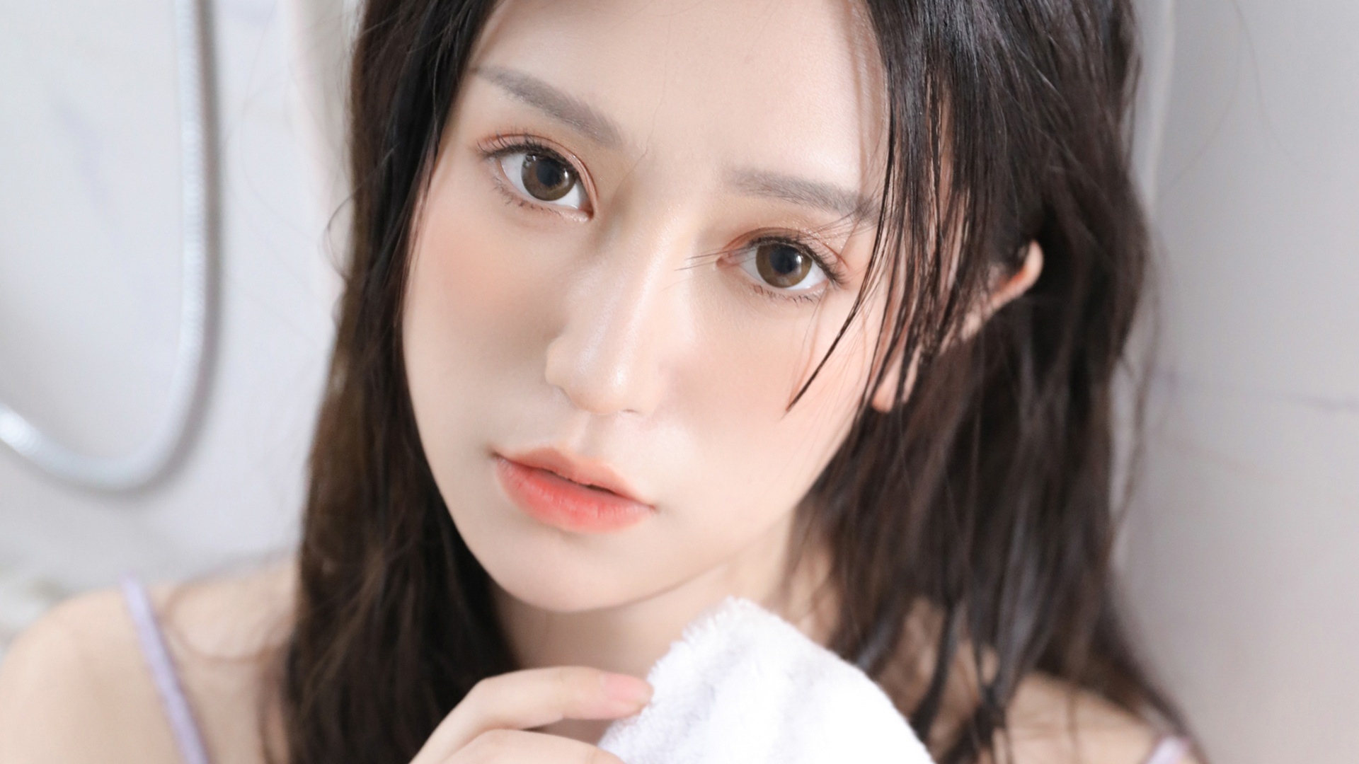 鼻子大毛孔出油多怎么治疗,鼻子出油严重且毛孔大如何改善