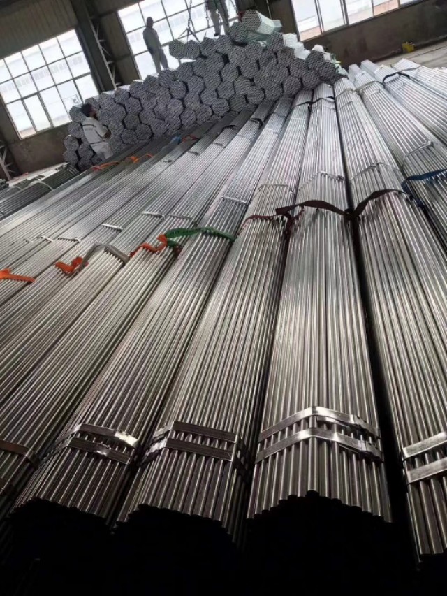 生产精密钢管大口径厚壁无缝钢管,合金管厚壁大口径无缝钢管