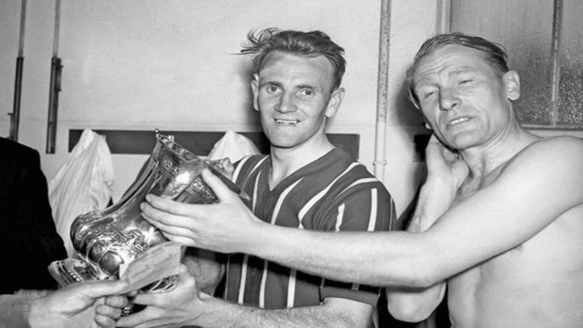 从普通纳粹伞兵，变成球场上的传奇门将，特劳特曼的别样人生