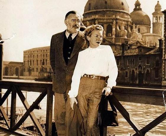 海明威:早年经历5次战争4次车祸2次坠机,晚年却因为FBI而自杀