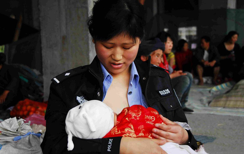08年汶川地震最美警察妈妈视频,汶川地震女警察蒋敏