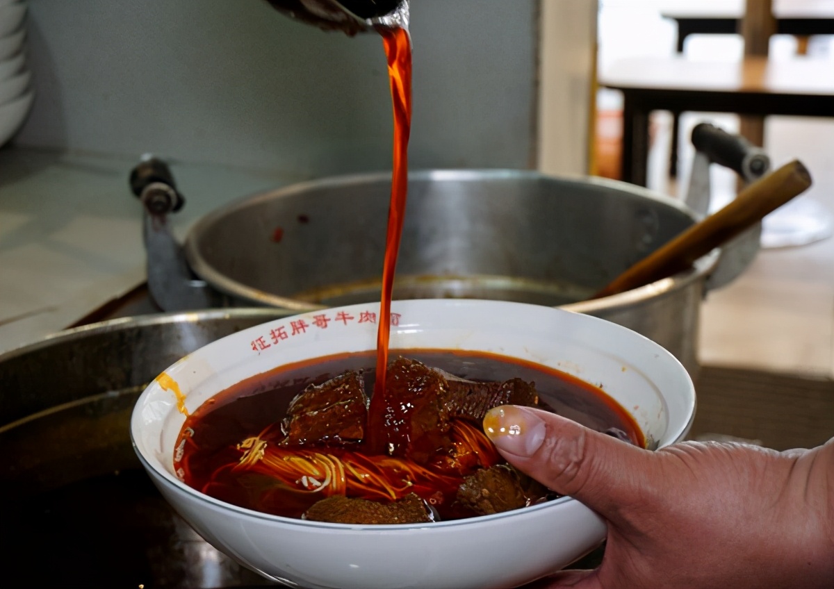 游山城重庆过大美三峡,游重庆山城吃地道的重庆火锅