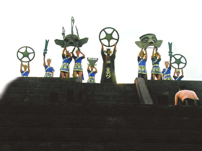 父亲被陷害即将被斩首,父亲被冤杀父亲开始复仇