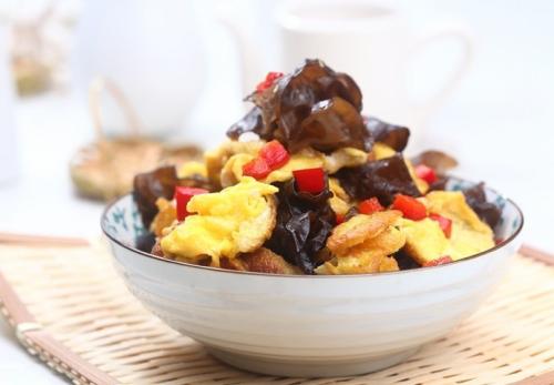 轻微木耳中毒24小时以后自救办法,有毒的木耳吃多了会怎样