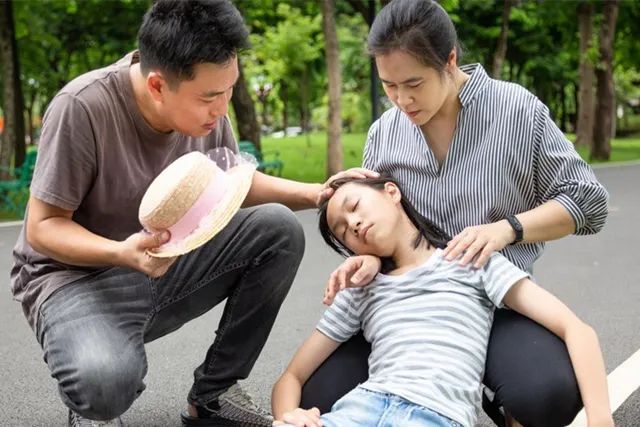 小孩中暑的症状是什么及解决办法,小孩中暑后有什么症状