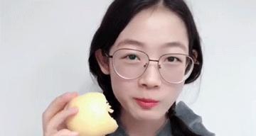 日本天价水果上热搜，苹果100元一个！中国老农却种出奶油富士