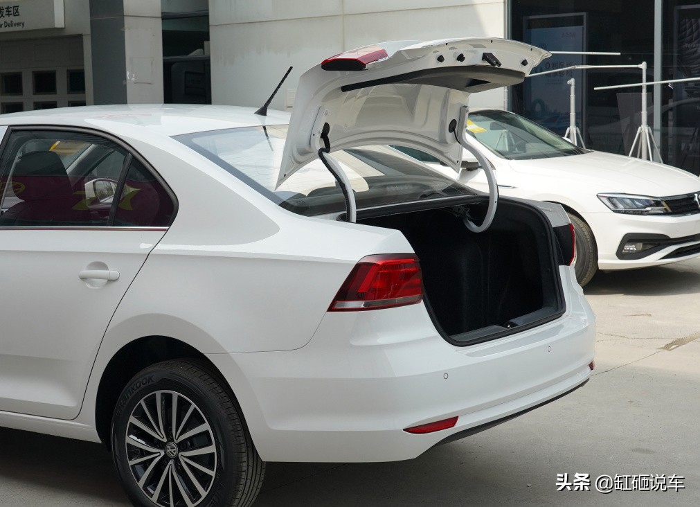 省油耐用的家用车大众桑塔纳,省油桑塔纳2012款