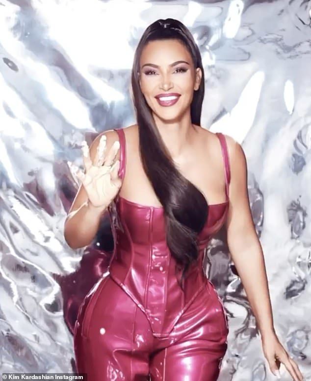 金卡戴珊现在穿搭,金卡戴珊庆生