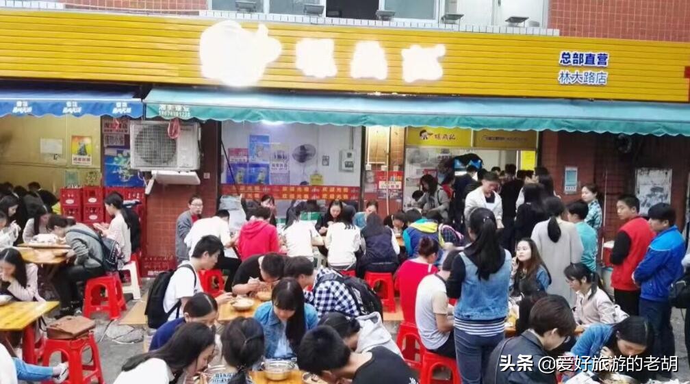 拥有7万多亩林场的湖南高校，校园绿树成荫，因美食闻名全湖南